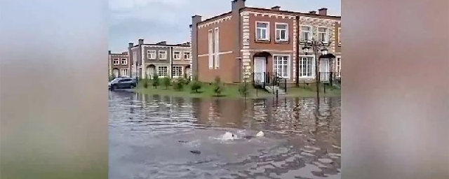 Весь Новосибирск затопило из-за мощных ливней с громом и молнией