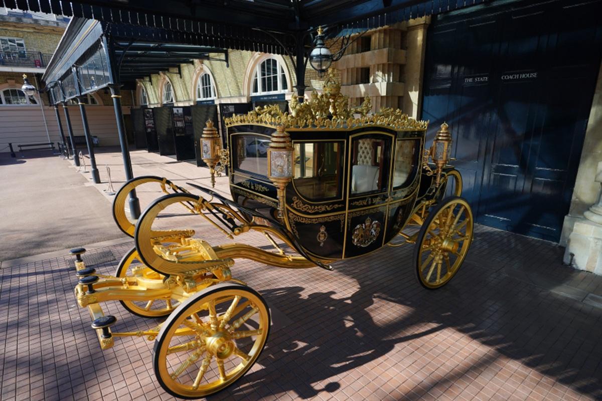 Бывший охранник рассказал о визитах секс-работниц к принцу Эндрю