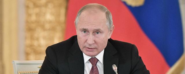 Владимир Путин подписал закон о введении налога для самозанятых