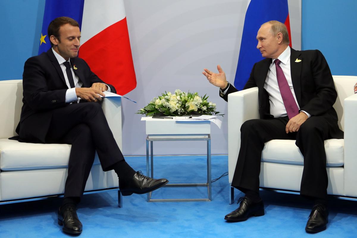 Макрон не исключает разговора с Путиным