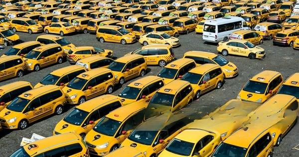 Иностранным водителям могут запретить работать в такси