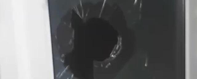 Сигнальная ракета в Саратове пробила окна и влетела в квартиру