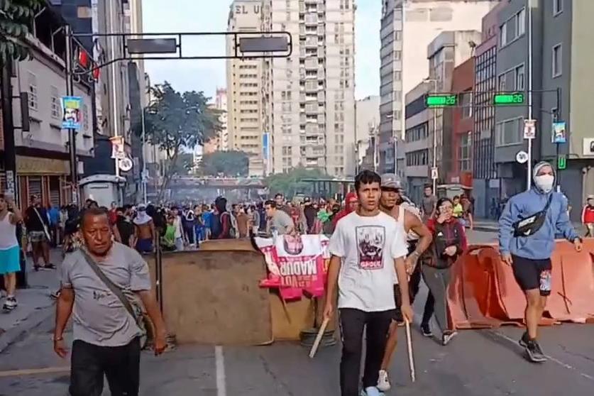 В центре Каракаса проходят акции протеста