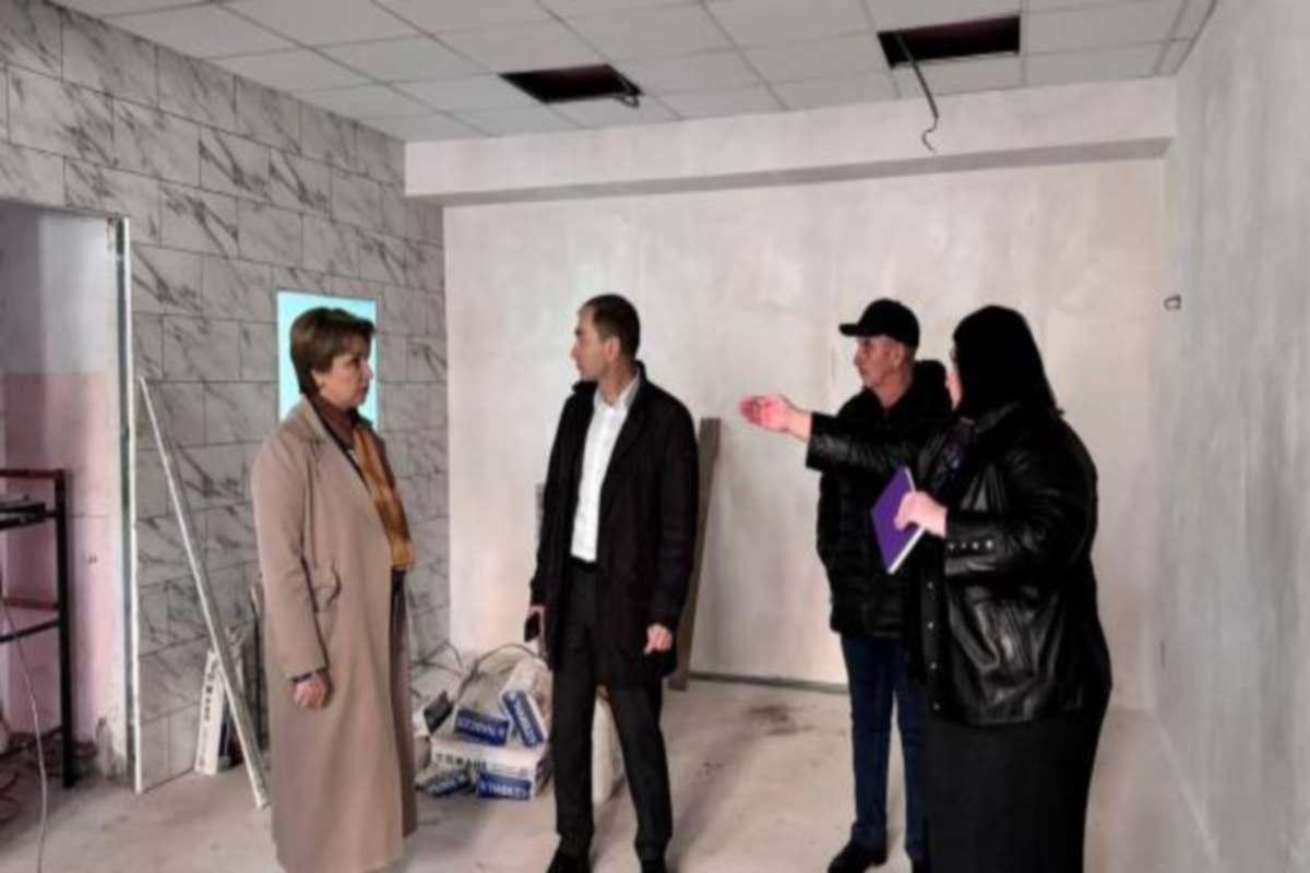 С ходом капремонта школы-интерната для слабослышащих детей ознакомились члены правительства КЧР