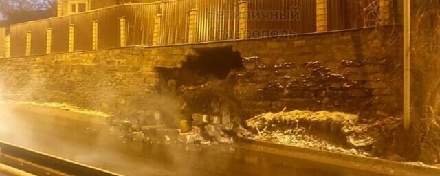 В Ставрополе на улице Кавалерийской обрушилась часть подпорной стены у дороги