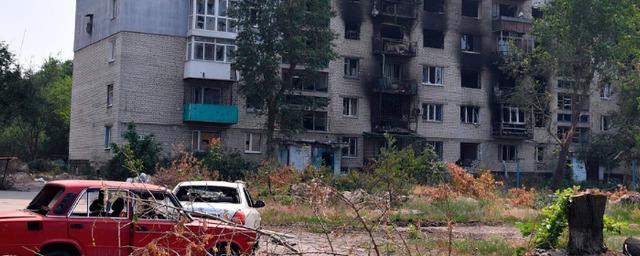В Северодонецке жители своими силами восстанавливают жилые дома