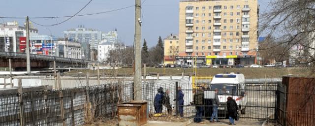 В Орле из котлована около Красного моста спасатели достали мужчину