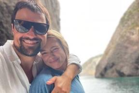 Козловский и Акиньшина скрывали двойную тайну. Живот и кольцо всё раскрыли. Что известно о паре?