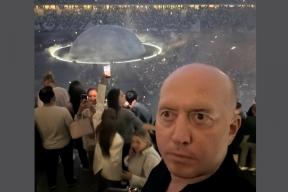 «Я офигел, товарищи»: Бурунов рассказал о шоке от стамбульского шоу Канье Уэста