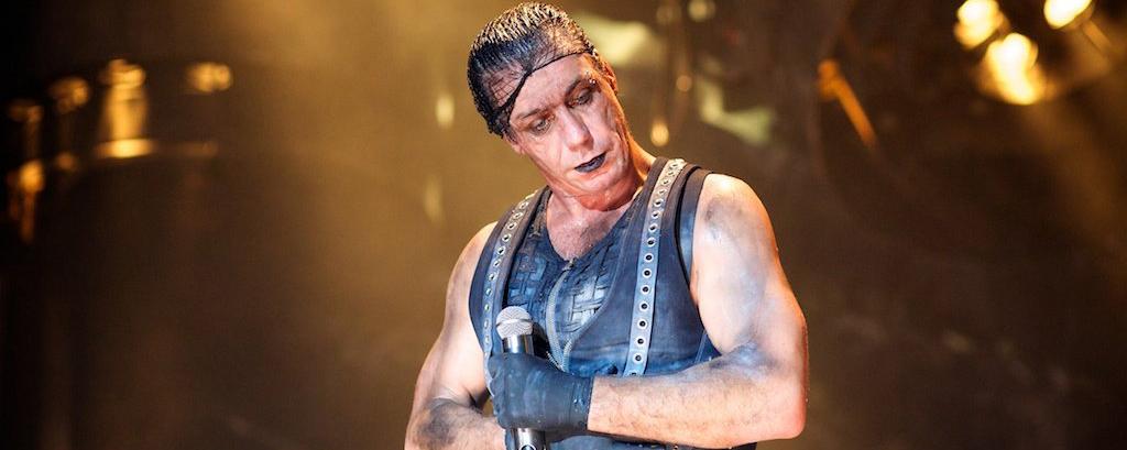 Солист Rammstein Тилль Линдеманн сломал челюсть постояльцу отеля в ФРГ