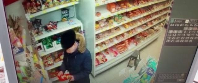 В Нижнем Тагиле полиция разыскивает двух мужчин, оплачивающих покупки чужой картой