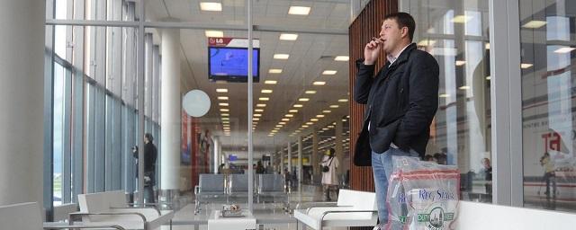 В России приняли закон о возвращении курилок в аэропортах