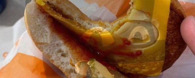 В Тульском ресторане «Вкусно и точка» клиенту продали чизбургер без мясной котлеты