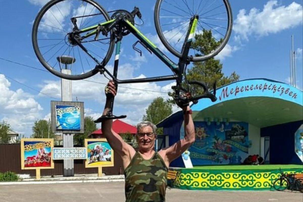 Велосипедное путешествие по Казахстану решил подарить себе 70-летний житель Уфы