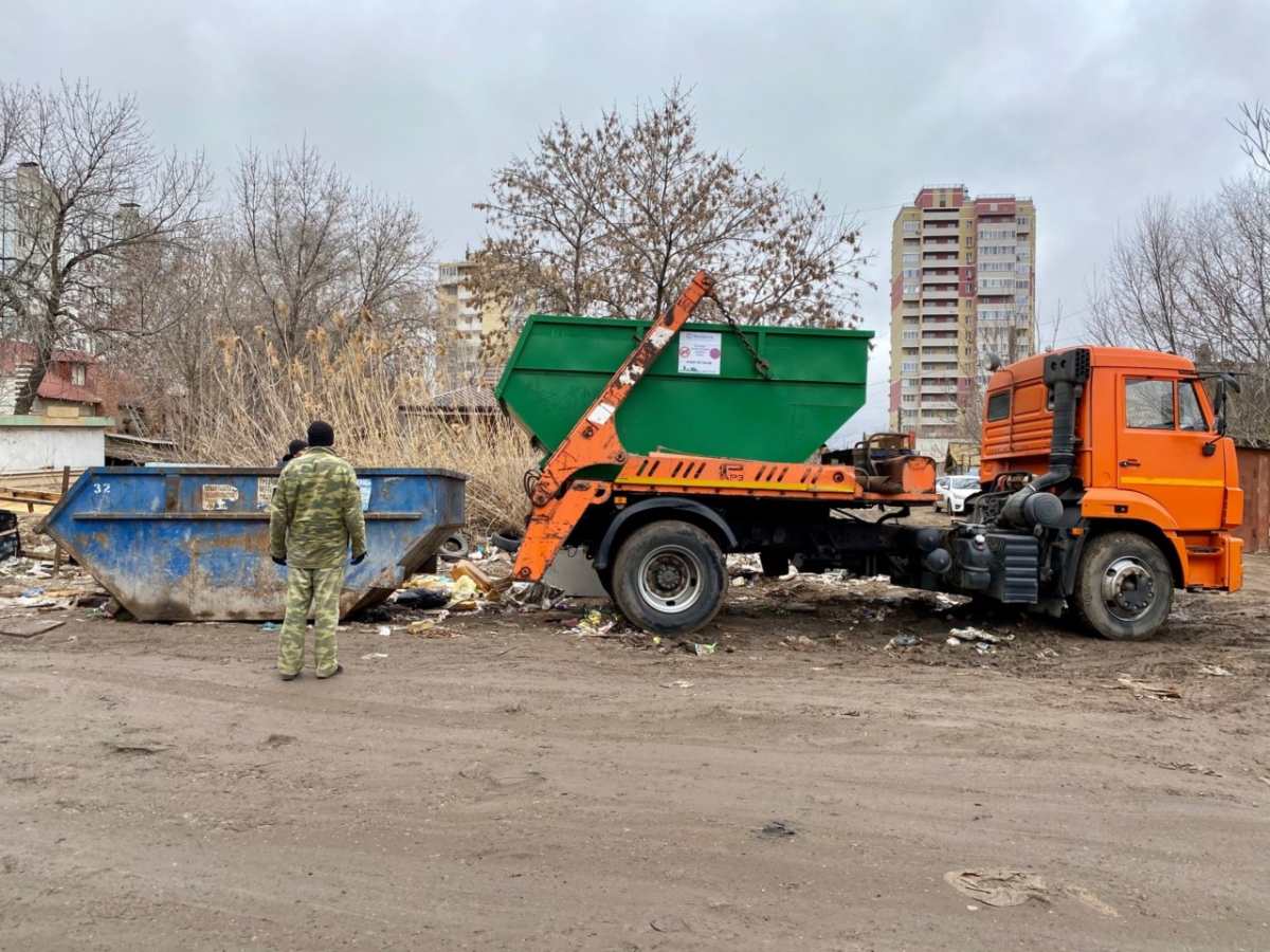 Астраханский губернатор Бабушкин пригрозил поменять регоператора из-за неубранного мусора