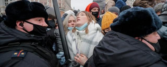 На несогласованный митинг в Москве пришли 19 зараженных COVID-19