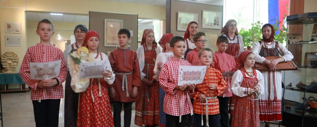 В Пущине открылась выставка «Слово и образ» ко Дню славянской письменности и культуры