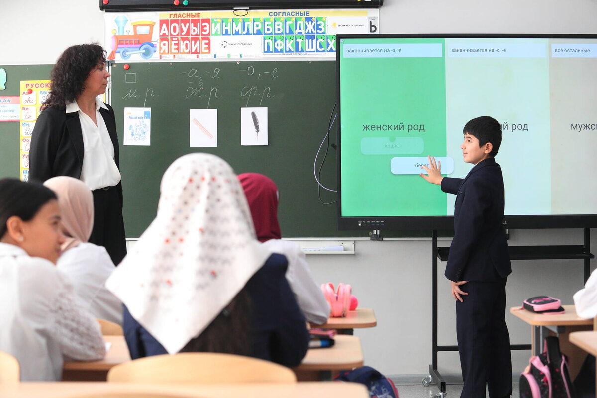 В казанской СОШ №51 пять лет действуют курсы по изучению русского языка для детей мигрантов