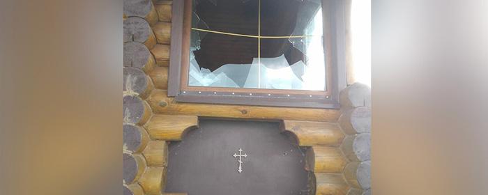 Деревянный храм оказался поврежден в результате обстрела ВСУ в Брянской области