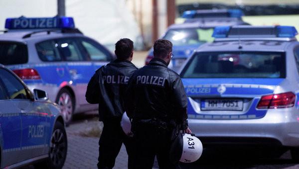 Полицейские из Берлина устроили массовый дебош перед саммитом G20