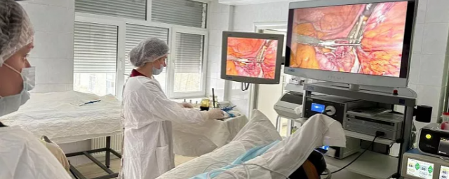 Тульские онкологи удалили у пациентки опухоль размером с дыню
