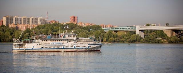 Плавучий храм Святой Владимир в Волгограде