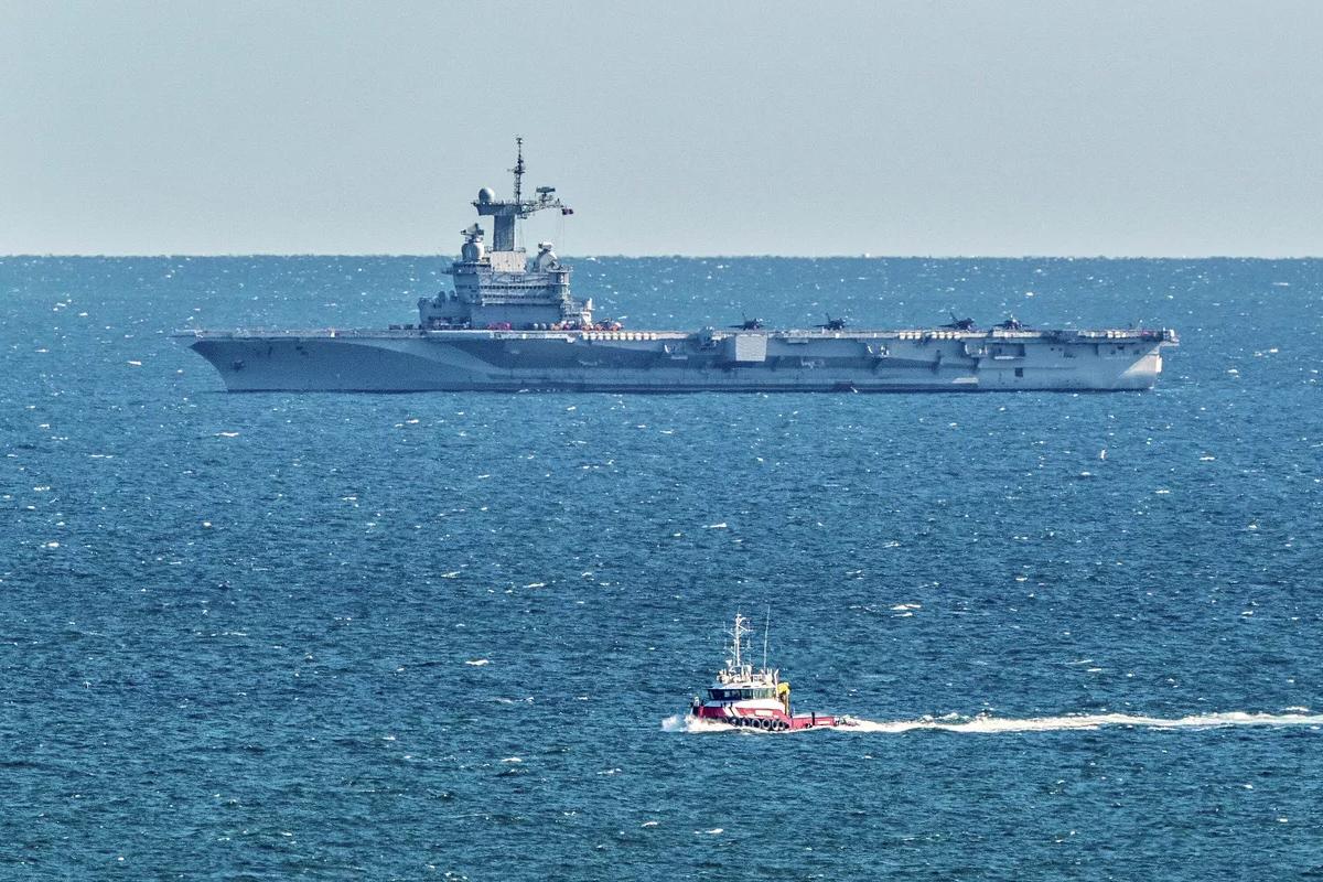 Шведские военные подавили дрон, который шел на сближение с «Шарлем де Голлем»