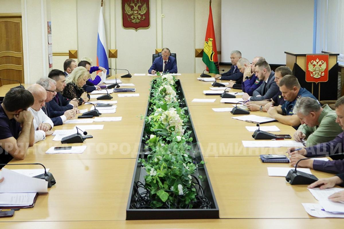 Власти Брянска перенесли линейки в школы и проведут антитеррористические учения