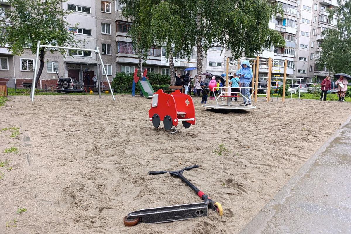 «Это воплощение нашей мечты»: депутаты проверили выполнение наказов жителей Северо-Чемского жилмассива в Новосибирске