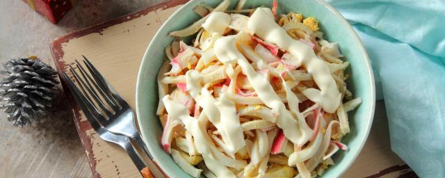ПП Рецепт легкого салата с кальмарами и крабовыми палочками