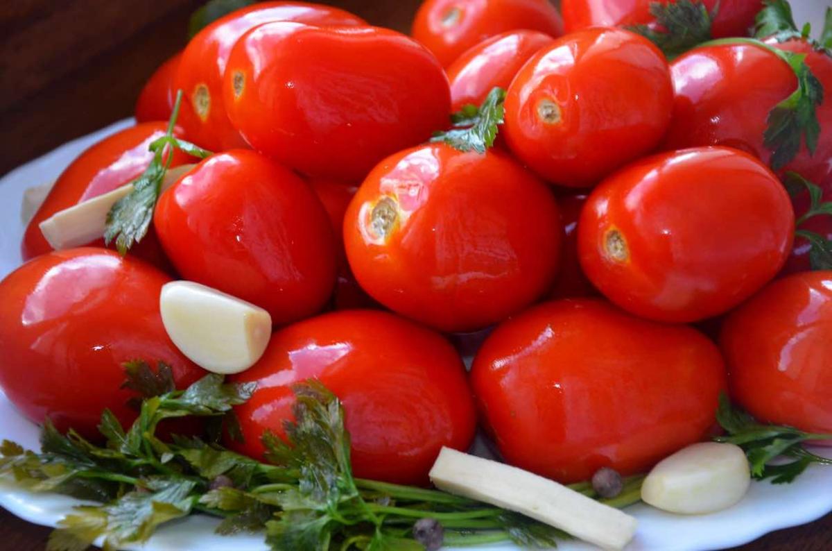 Вкуснейший рецепт маринованных томатов. Советы приготовления идеальной закуски за час