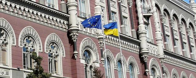 Украинский Нацбанк впустую потратил рекордные 630,1 млн долларов на спасение гривны