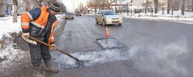 В Ярославле проводят ямочный ремонт дорог