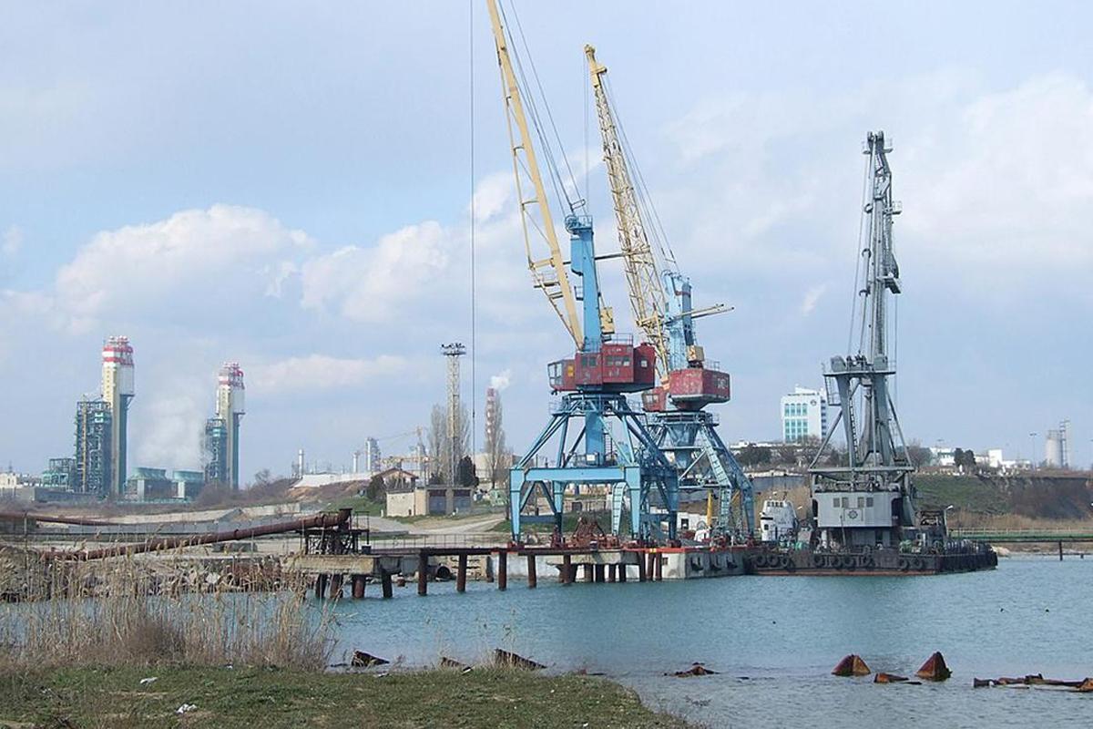 Российские (страна-террорист) военные нанесли точечный удар по порту в Одесской области