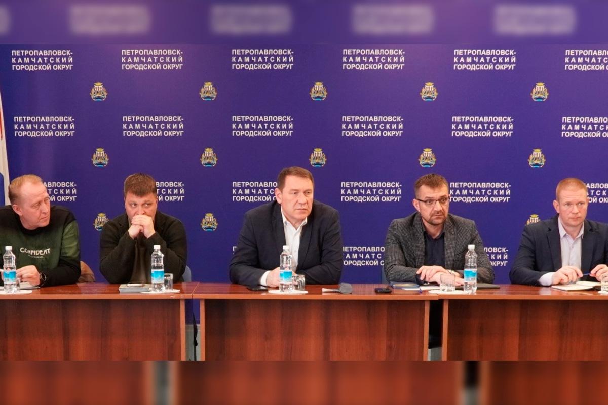Врип главы Петропавловска-Камчатского Андрей Воровский в ходе совещания поручил усилить контроль за подрядчиками и благоустройством в городе