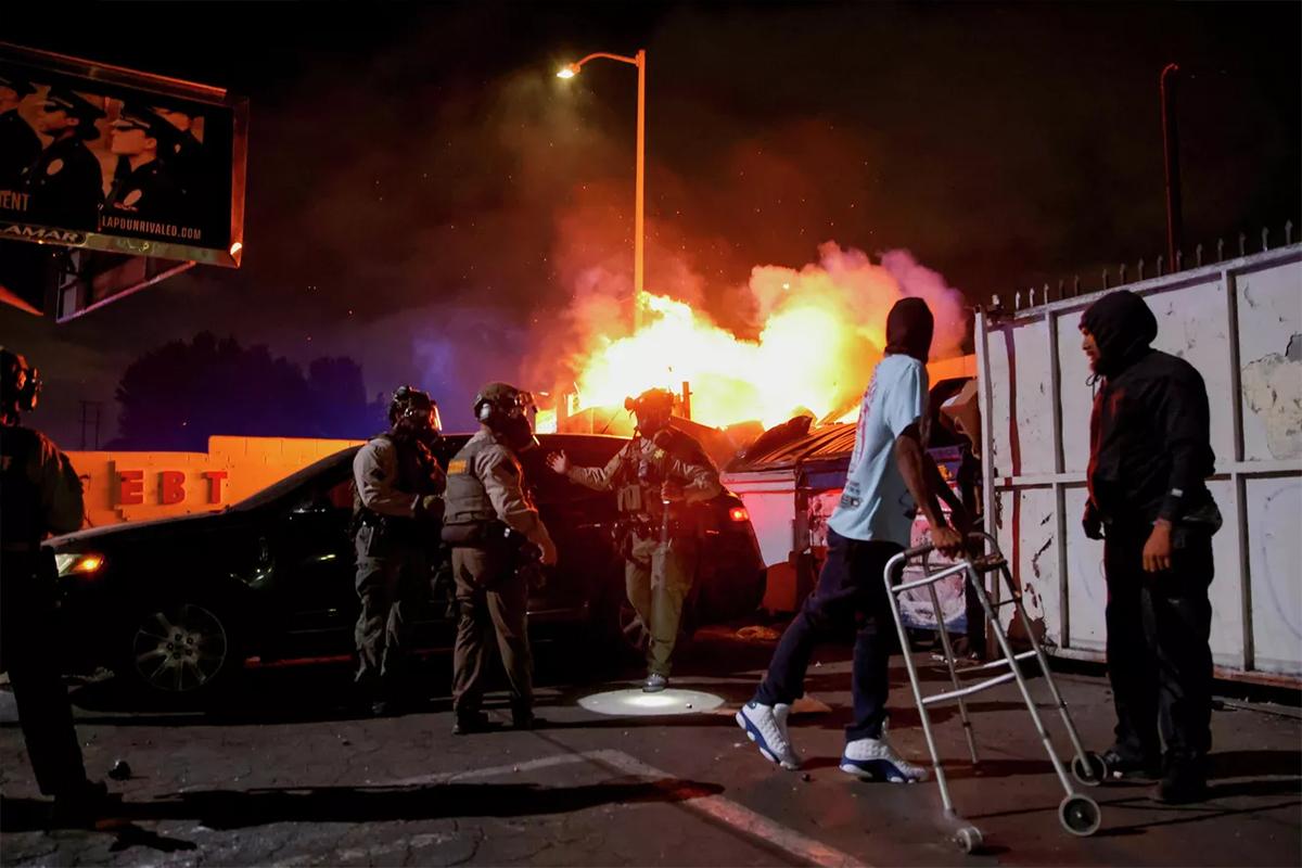 Британский фотограф получил пулевое ранение на протесте в США