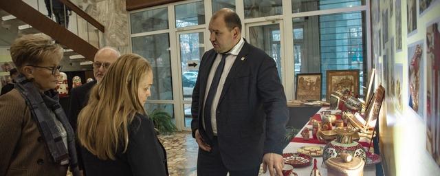 Глава администрации Чебоксар Спирин поздравил Гильдию ремесленников Чувашии с 20-летием