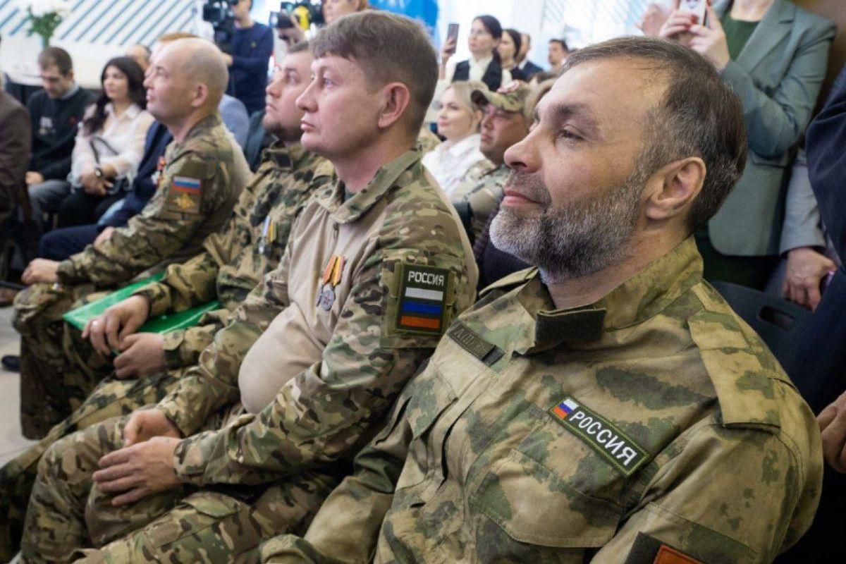 В Новосибирской области введут новые должности для помощи участникам СВО