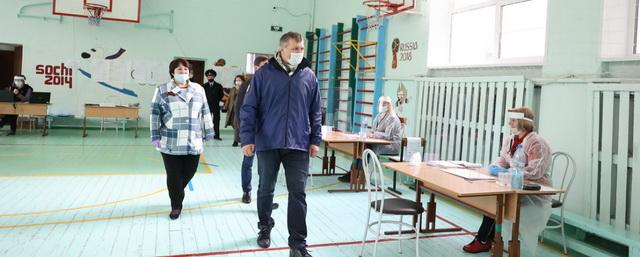 Глава Дзержинска Иван Носков проверил работу избирательных участков