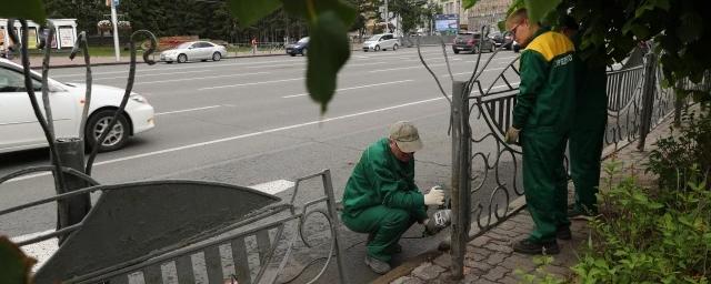 На Красном проспекте Новосибирска демонтировали металлические ограды