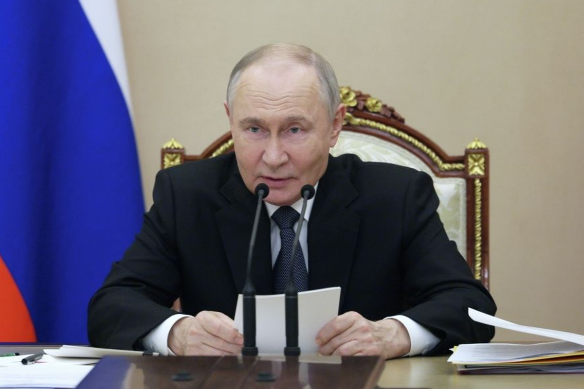 Песков заявил, что лидеры РФ и США считают абсурдным отказ от диалога