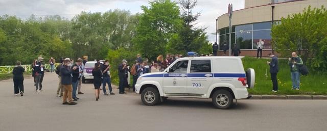 Через сколько времени приехала полиция в крокус. Земский съезд. Великом Новгород полиция. Полиция приехала на работу.