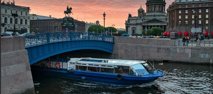 В Петербурге подросток получил сотрясение мозга во время прогулки на теплоходе