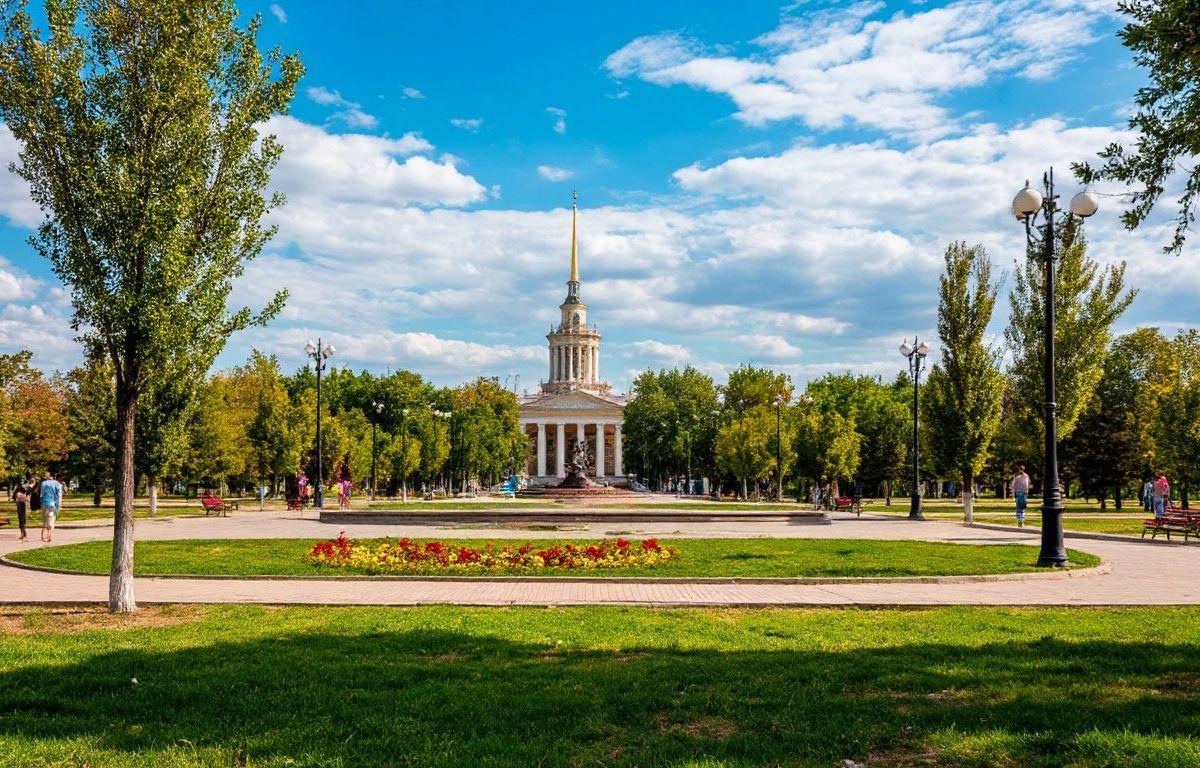 Стела, скважина и 7 тонн бетона: как идет стройка в парке Героев-летчиков