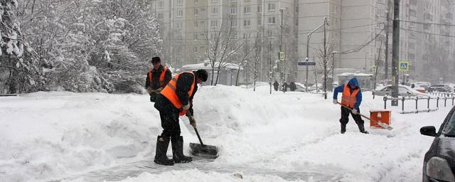 В Новосибирске в ночь на 4 февраля продолжат вывозить снег с улиц