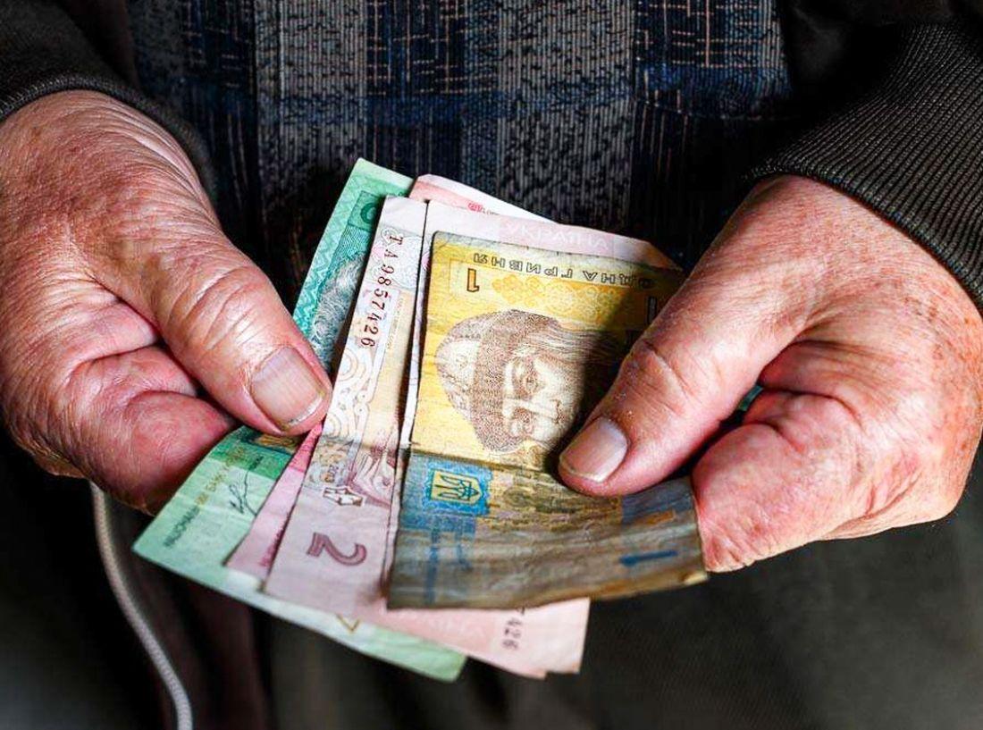 На Украине пожилая женщина заплакала в эфире из-за отсутствия у пенсионеров денег на еду