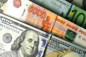 Во ходе торгов на московской бирже было зафиксировано снижение курса доллара до 77,01 рубля