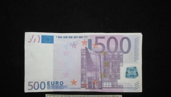 В Саранске пенсионерка принесла в банк фальшивые евро, полученные от 95-летней родственницы из Москвы