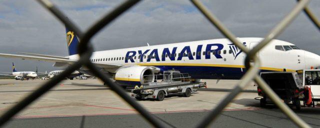 Посадивший лайнер Ryanair в Минске диспетчер сбежал с семьей из Белоруссии