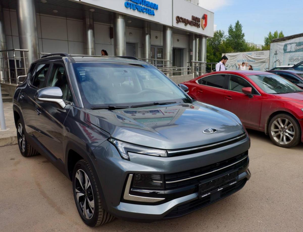 Ветеранам СВО в Красноярском крае вручили ключи от новых автомобилей